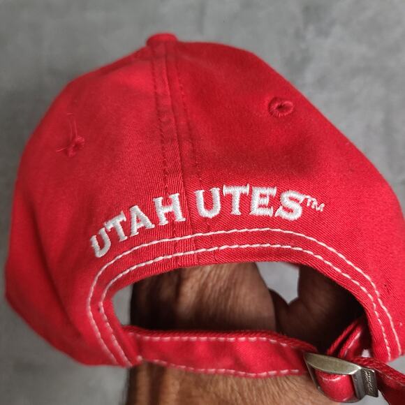 Utah Utes Under Armour Red Hat, Adjustable Collegiate Sporty Outdoor Heat Gear - Picture 4 of 7
